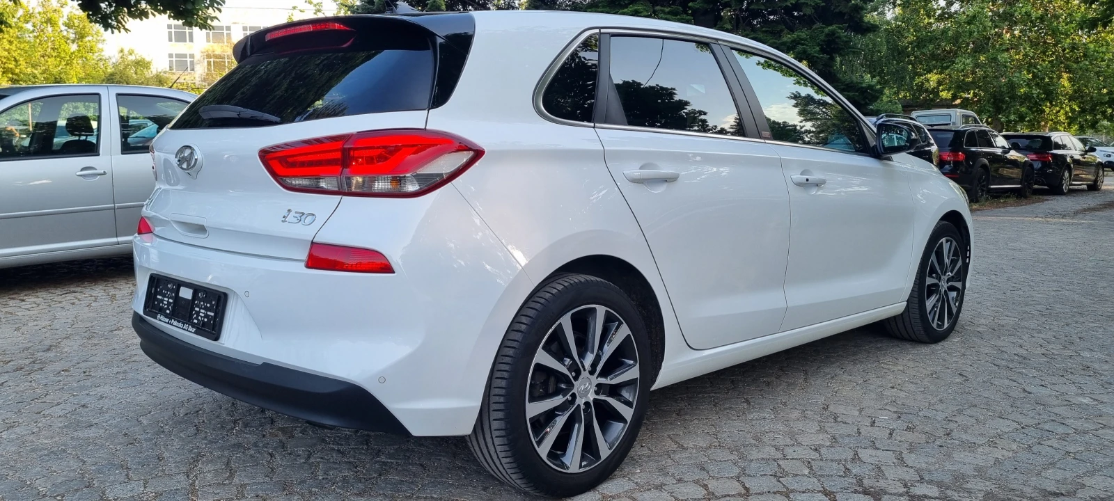 Hyundai I30 1.6 CRDI * AVTOMAT* * PREMIUM/AVANTGARDE* * ОБСЛУЖ - изображение 4