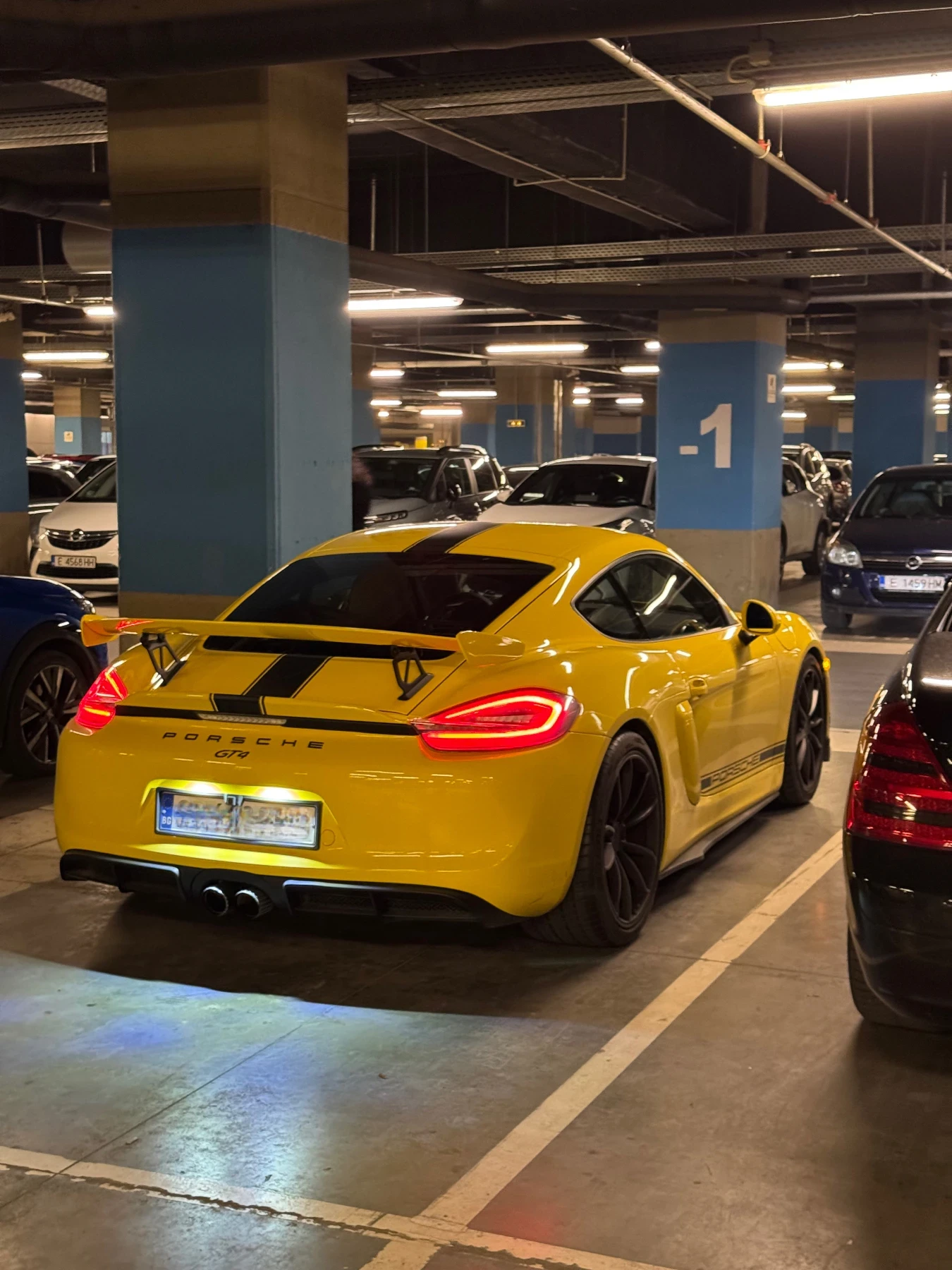 Porsche Cayman GT4 - изображение 5