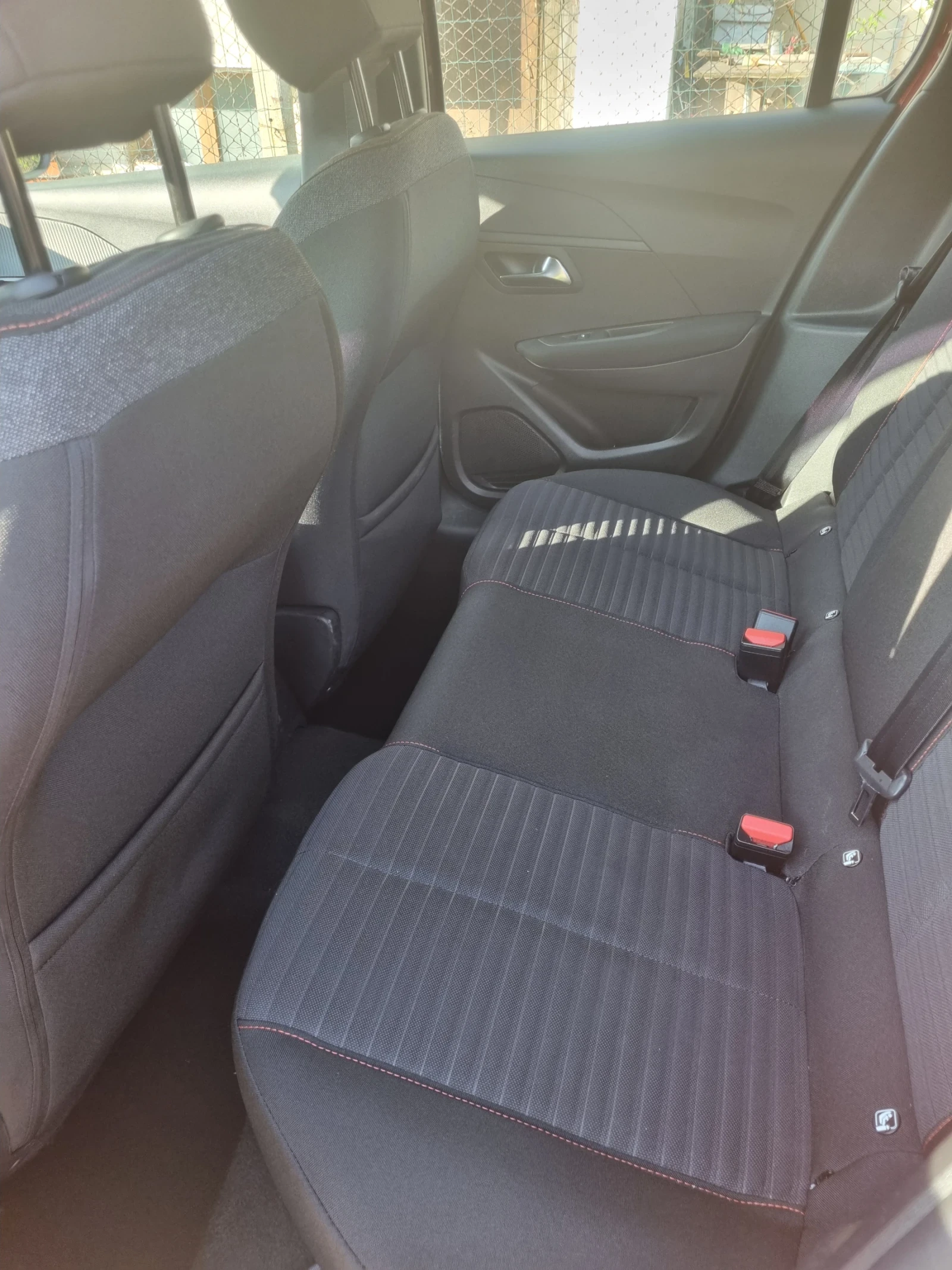 Peugeot 208, снимка 7 - Автомобили и джипове - 54284574