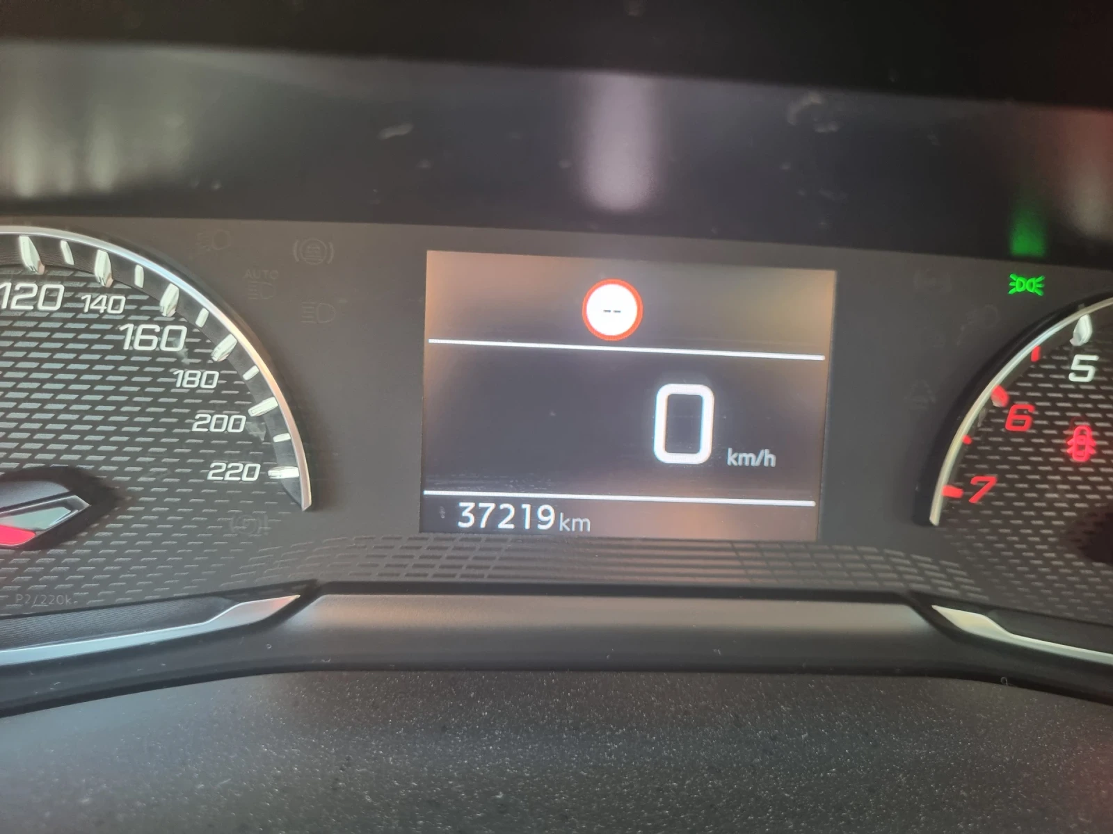 Peugeot 208, снимка 4 - Автомобили и джипове - 54284574