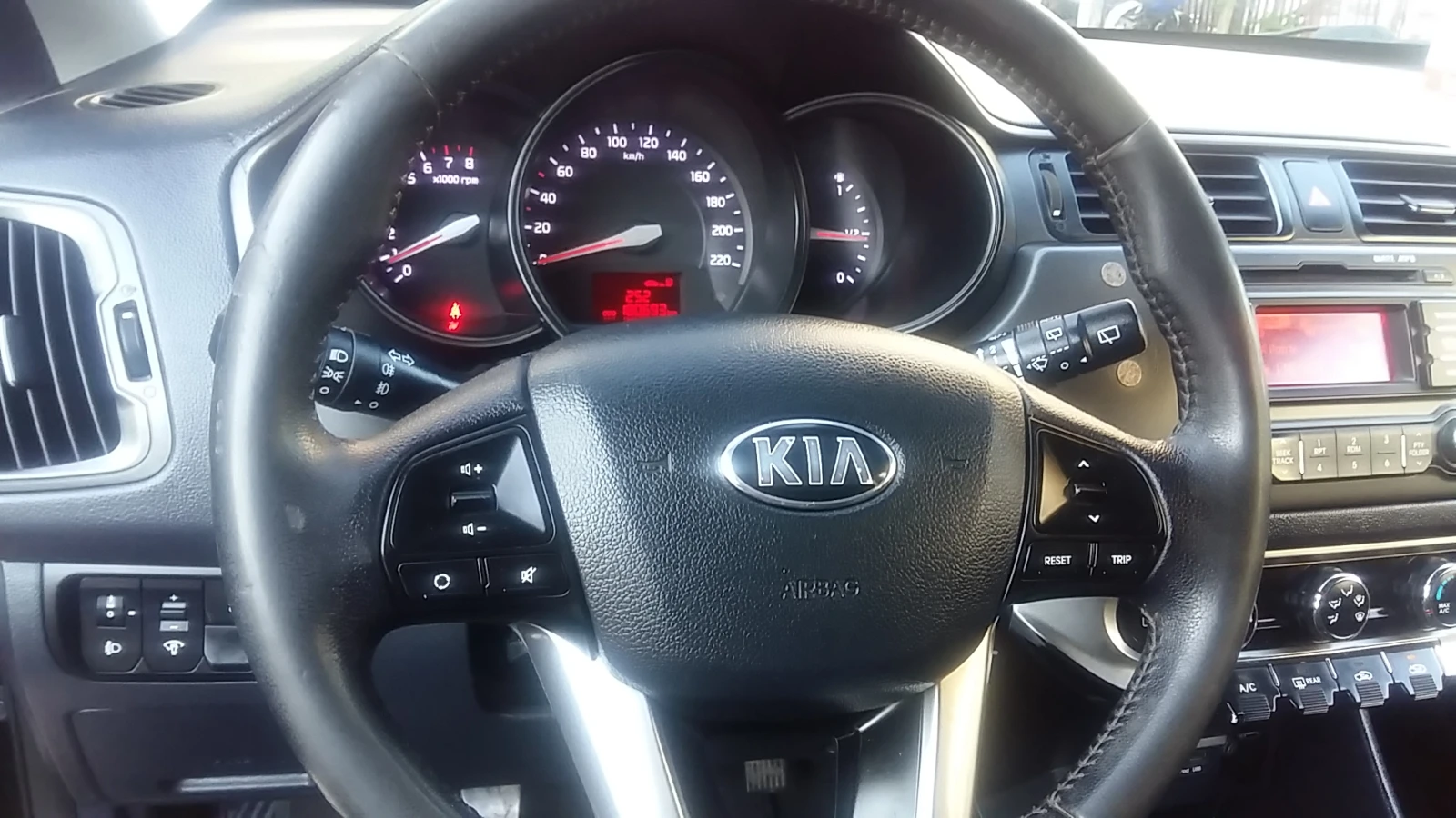 Kia Rio 1.25i16v-Sport Edition!, снимка 12 - Автомобили и джипове - 54430149