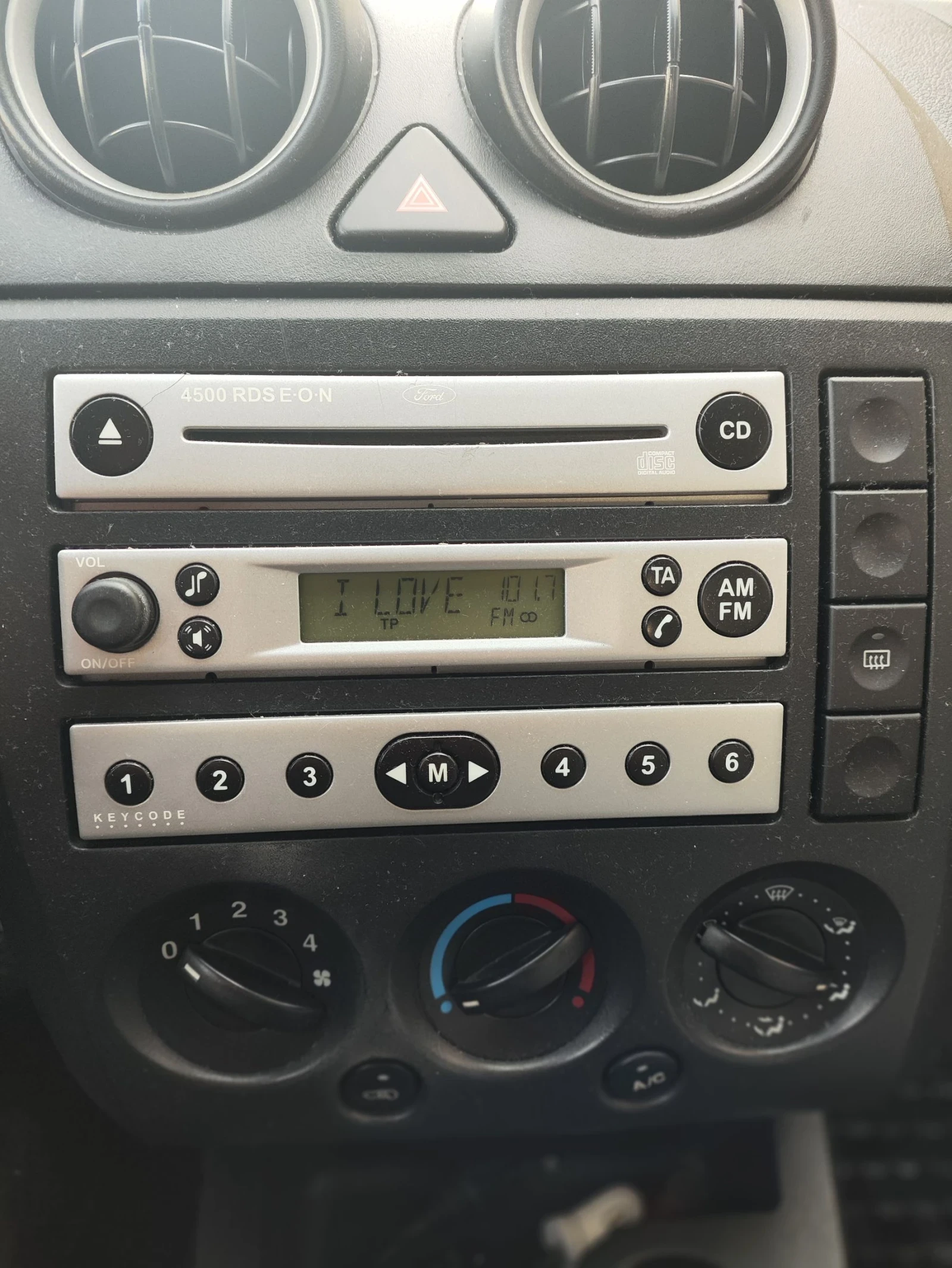 Ford Fiesta 1.4 tdci, снимка 10 - Автомобили и джипове - 54513657