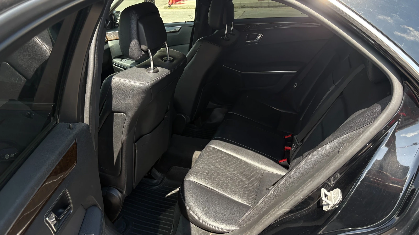Mercedes-Benz E 200 benz/metan, снимка 14 - Автомобили и джипове - 54617875