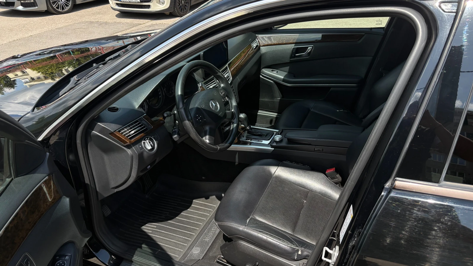 Mercedes-Benz E 200 benz/metan, снимка 10 - Автомобили и джипове - 54617875