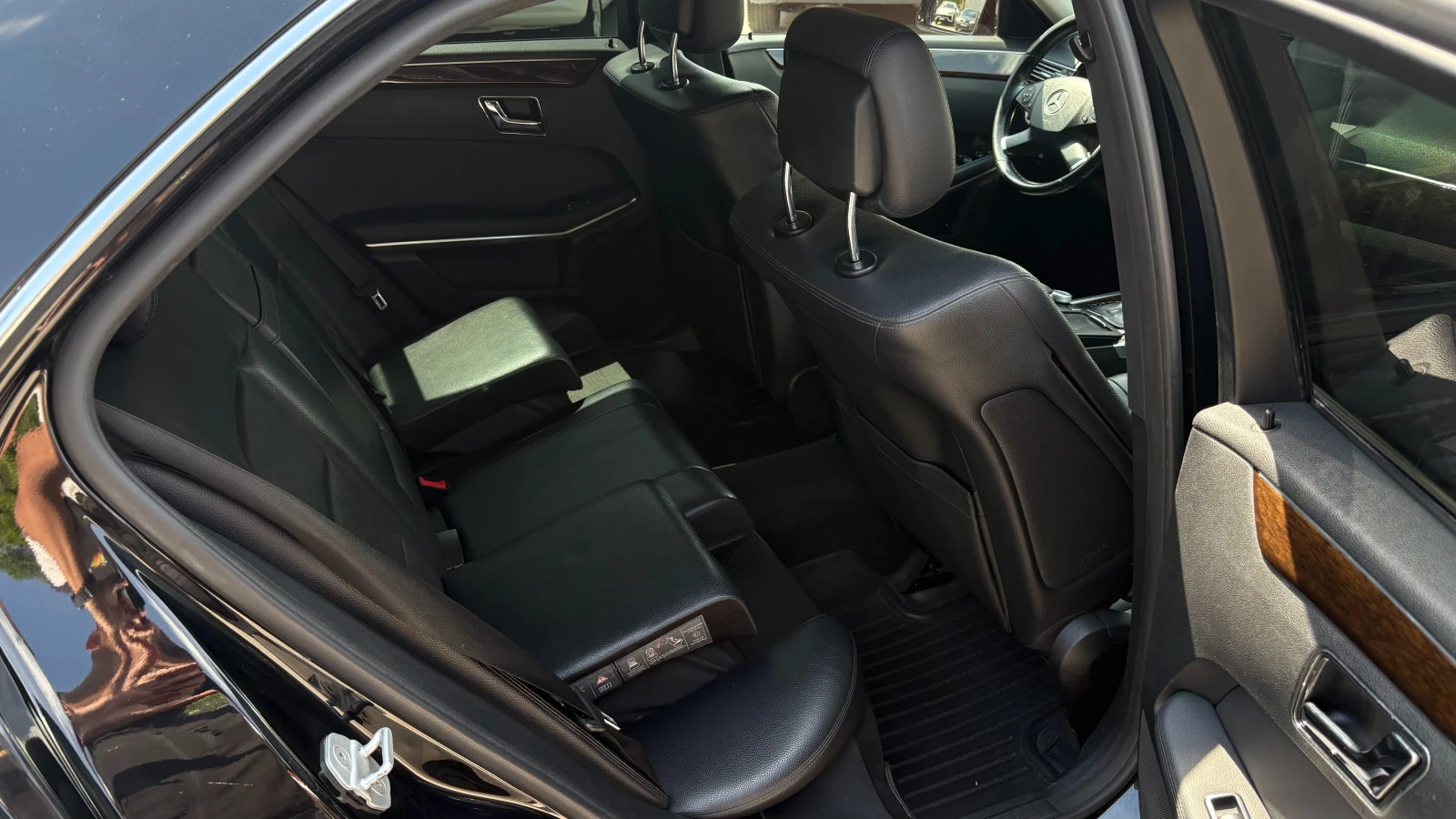 Mercedes-Benz E 200 benz/metan, снимка 11 - Автомобили и джипове - 54617875