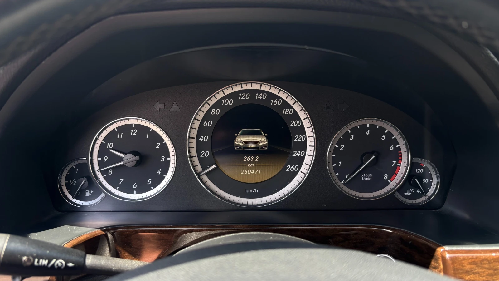 Mercedes-Benz E 200 benz/metan, снимка 13 - Автомобили и джипове - 54617875