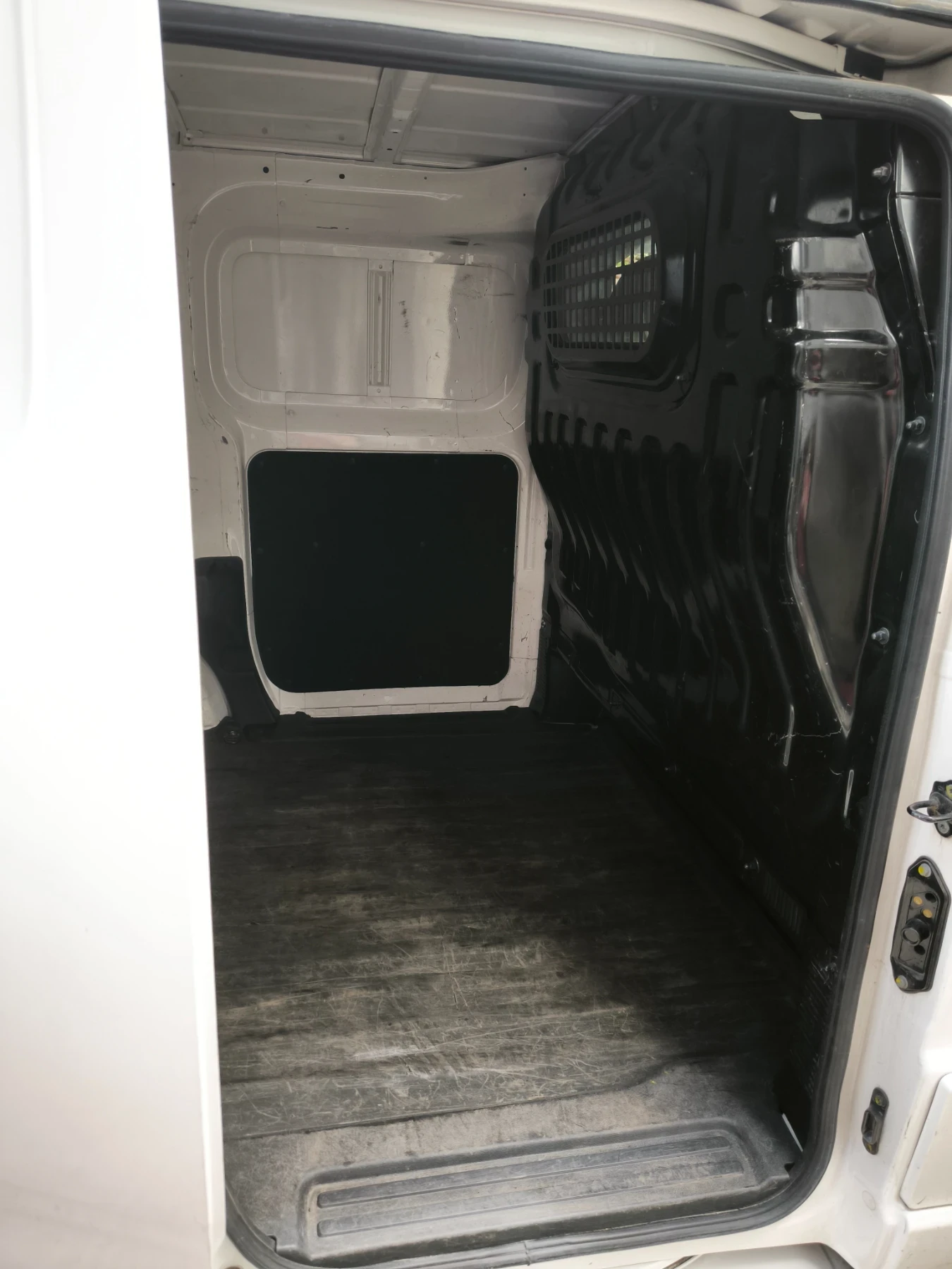 Nissan e-NV200, снимка 8 - Автомобили и джипове - 54670940