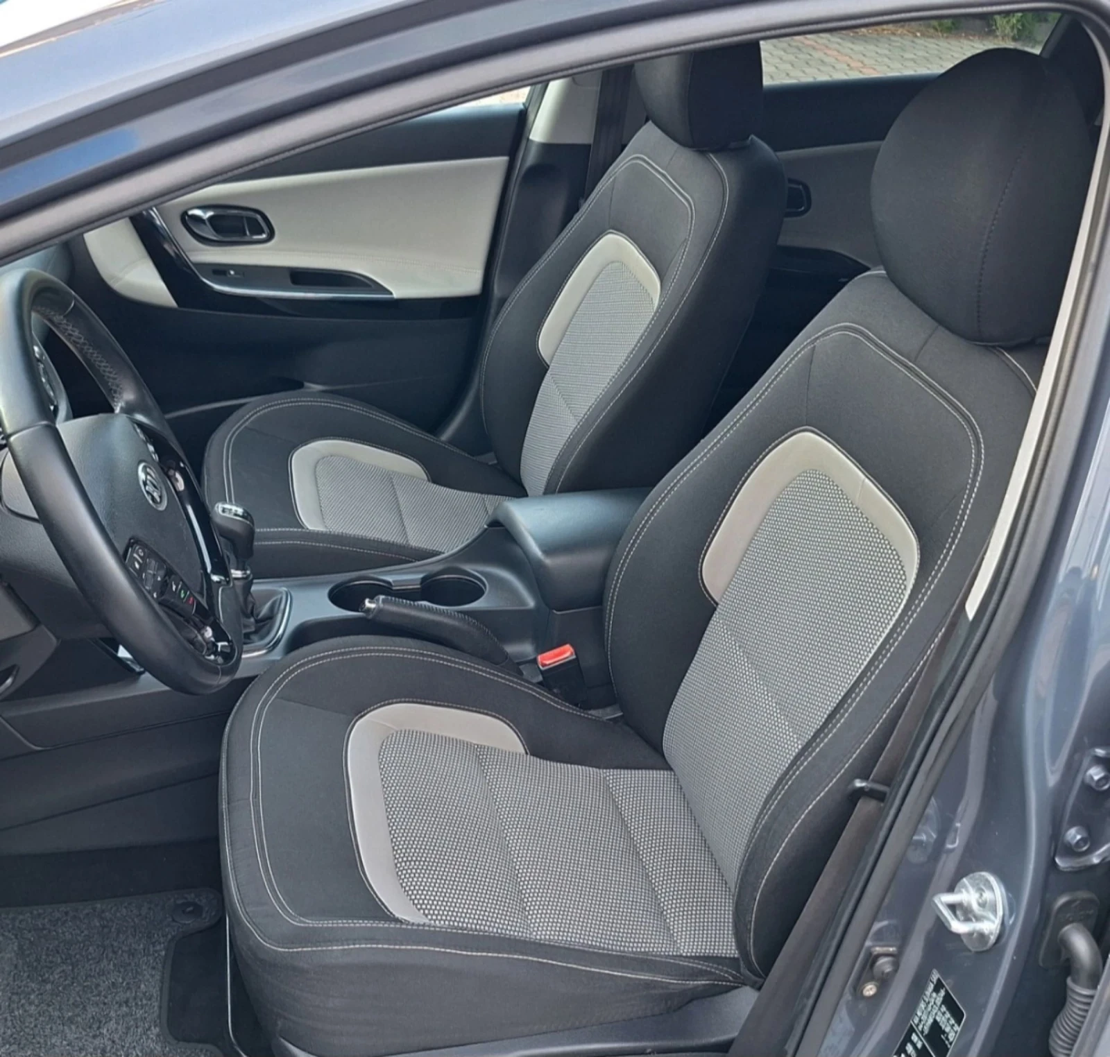 Kia Ceed 1.6 Нави-Камера-Парктроник, снимка 8 - Автомобили и джипове - 54906893