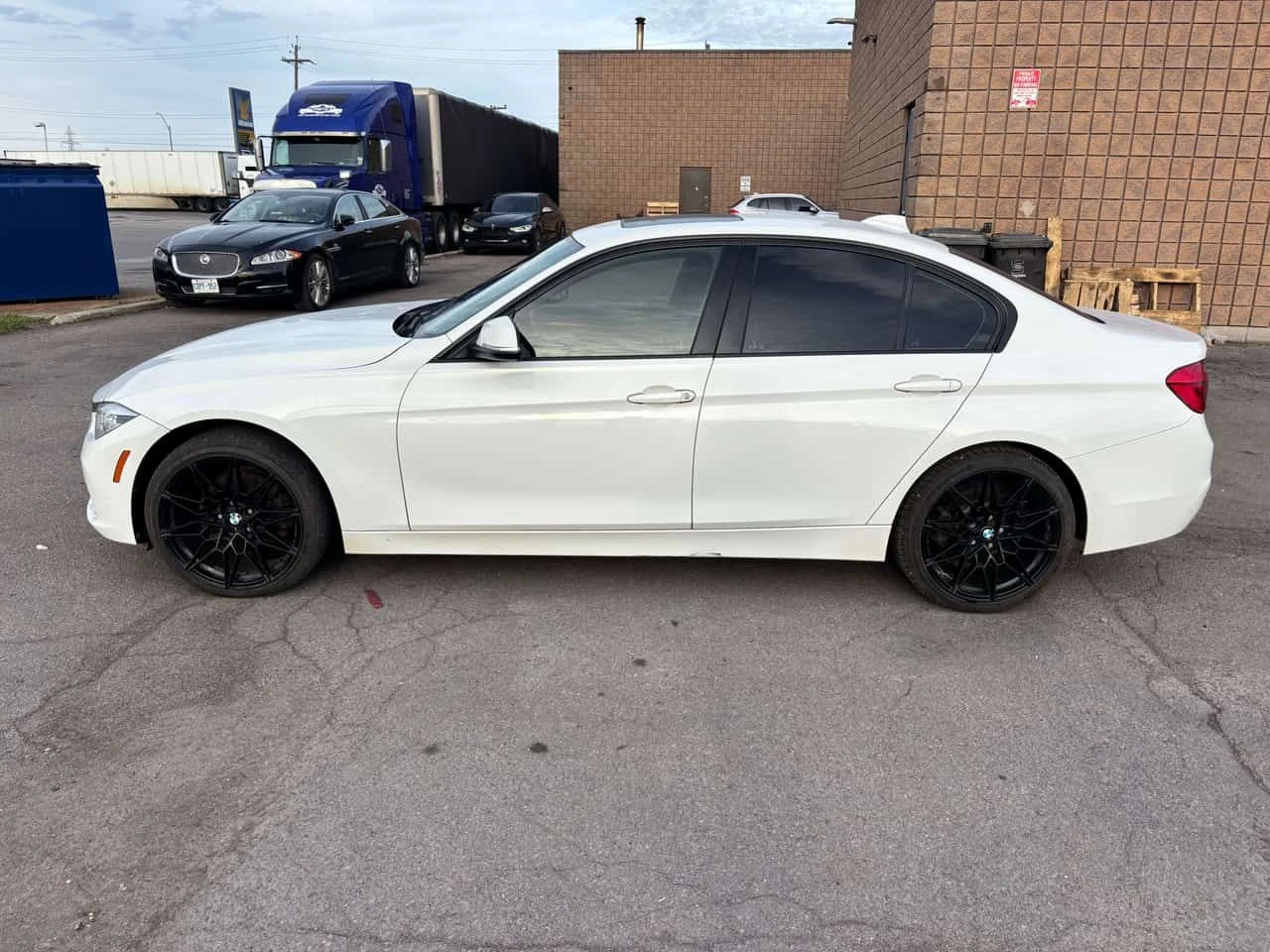 BMW 330 * xDrive, Leather Interior, Safety Inspection * CA, снимка 2 - Автомобили и джипове - 54966427