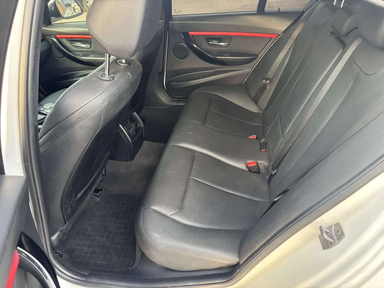 BMW 330 * xDrive, Leather Interior, Safety Inspection * CA, снимка 10 - Автомобили и джипове - 54966427