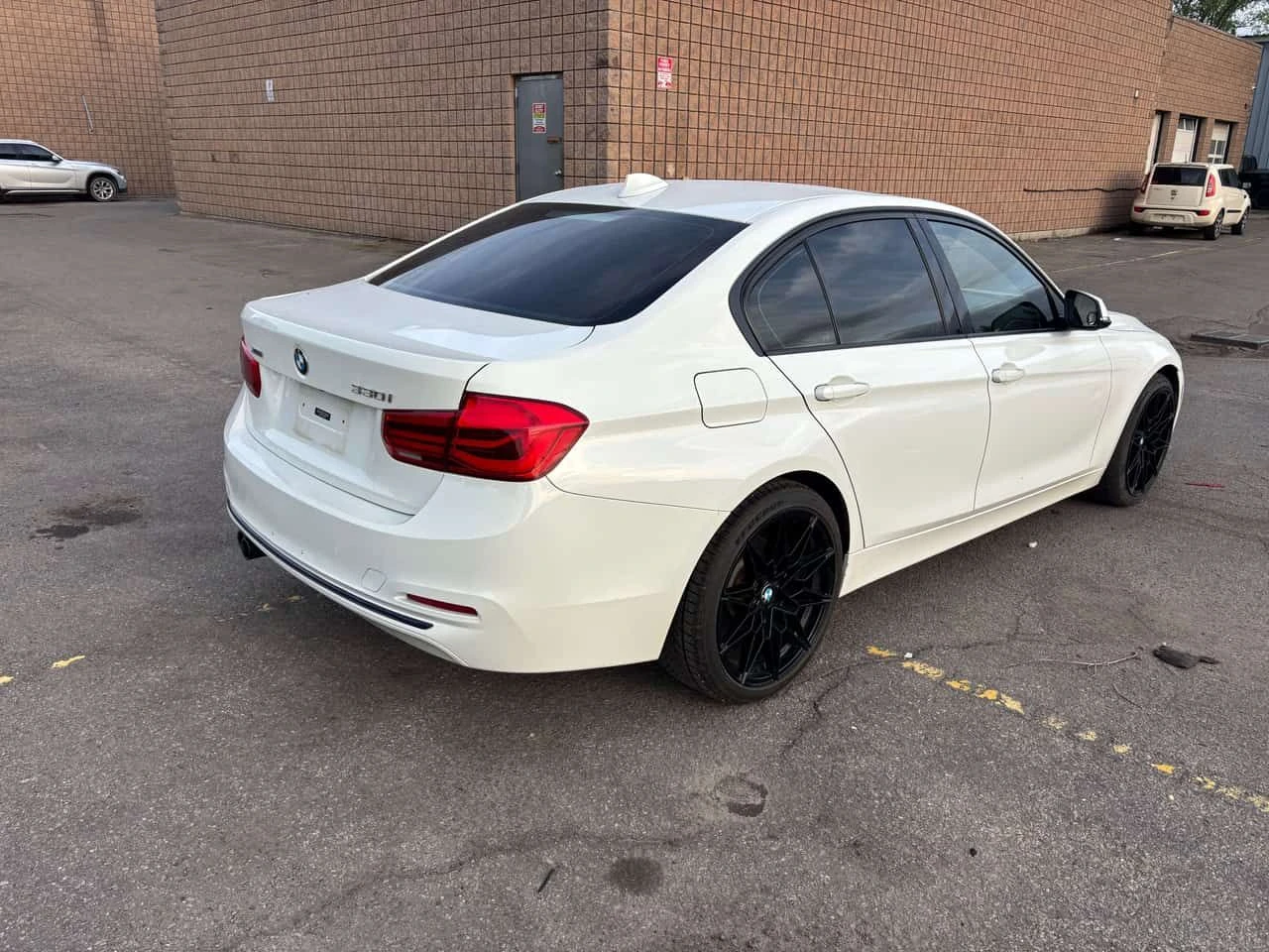BMW 330 * xDrive, Leather Interior, Safety Inspection * CA, снимка 6 - Автомобили и джипове - 54966427