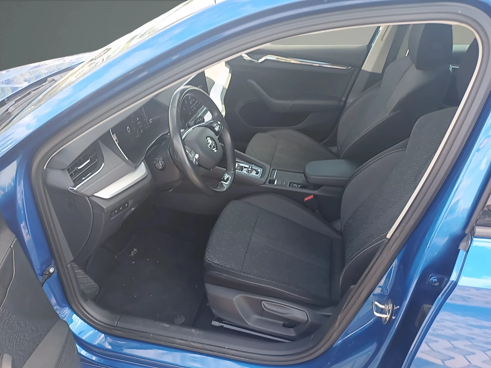 Skoda Octavia 1.5TSI/M-HEV, снимка 9 - Автомобили и джипове - 56120214