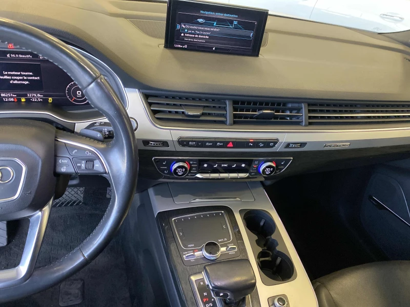 Audi Q7 Technik* S-line* Подгрев* Обдух* Пано* Камера, снимка 9 - Автомобили и джипове - 52318019