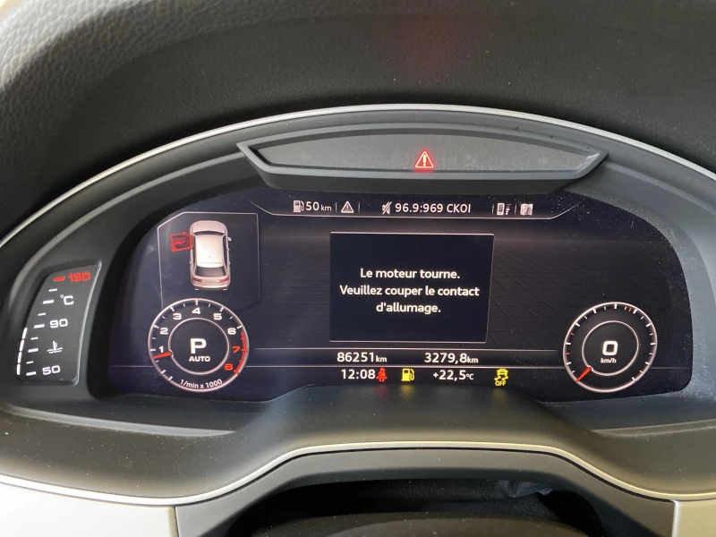 Audi Q7 Technik* S-line* Подгрев* Обдух* Пано* Камера, снимка 10 - Автомобили и джипове - 52318019