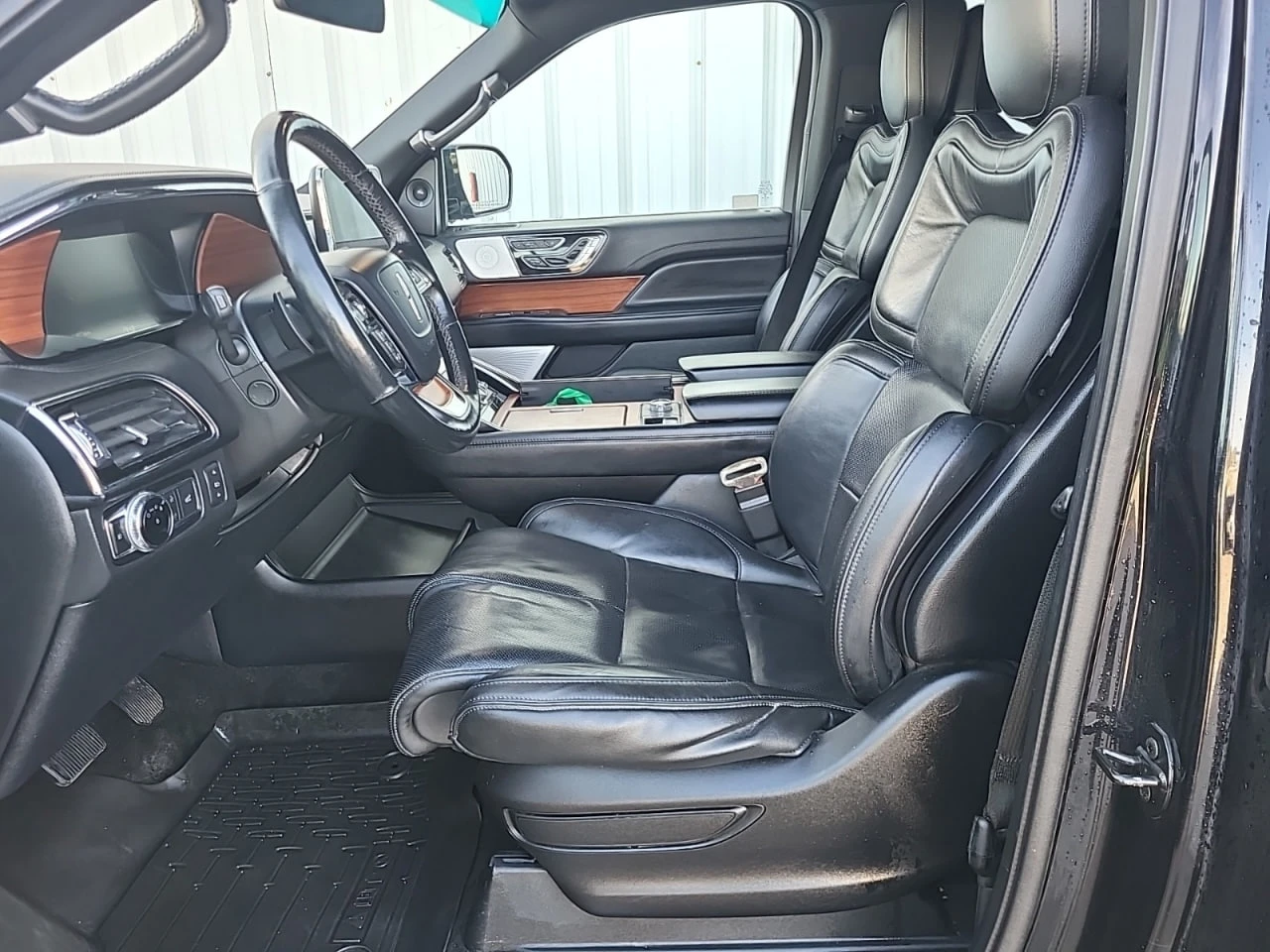 Lincoln Navigator * АВТО КРЕДИТ* ЦЕНА ДО БГ * CARFAX *  - изображение 8