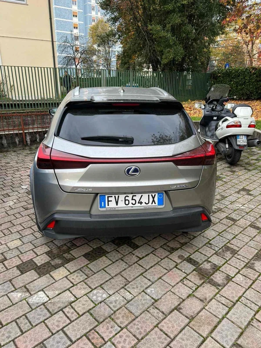 Lexus UX 250h (КАТО НОВА)^(ХИБРИД)^(4х4) - изображение 3
