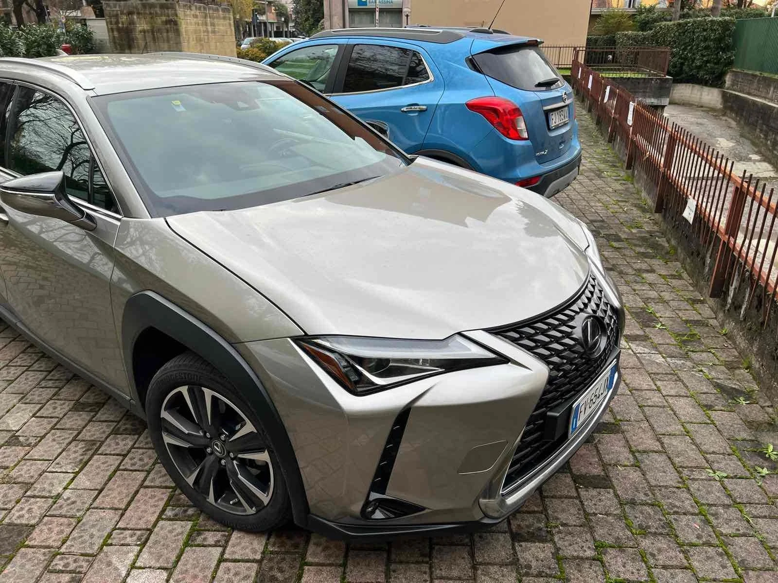 Lexus UX 250h (КАТО НОВА)^(ХИБРИД)^(4х4) - изображение 2
