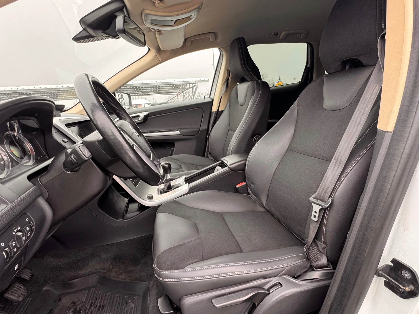 Volvo XC60 2.0D5 4x4 ИТАЛИЯ 200к.с. - изображение 5