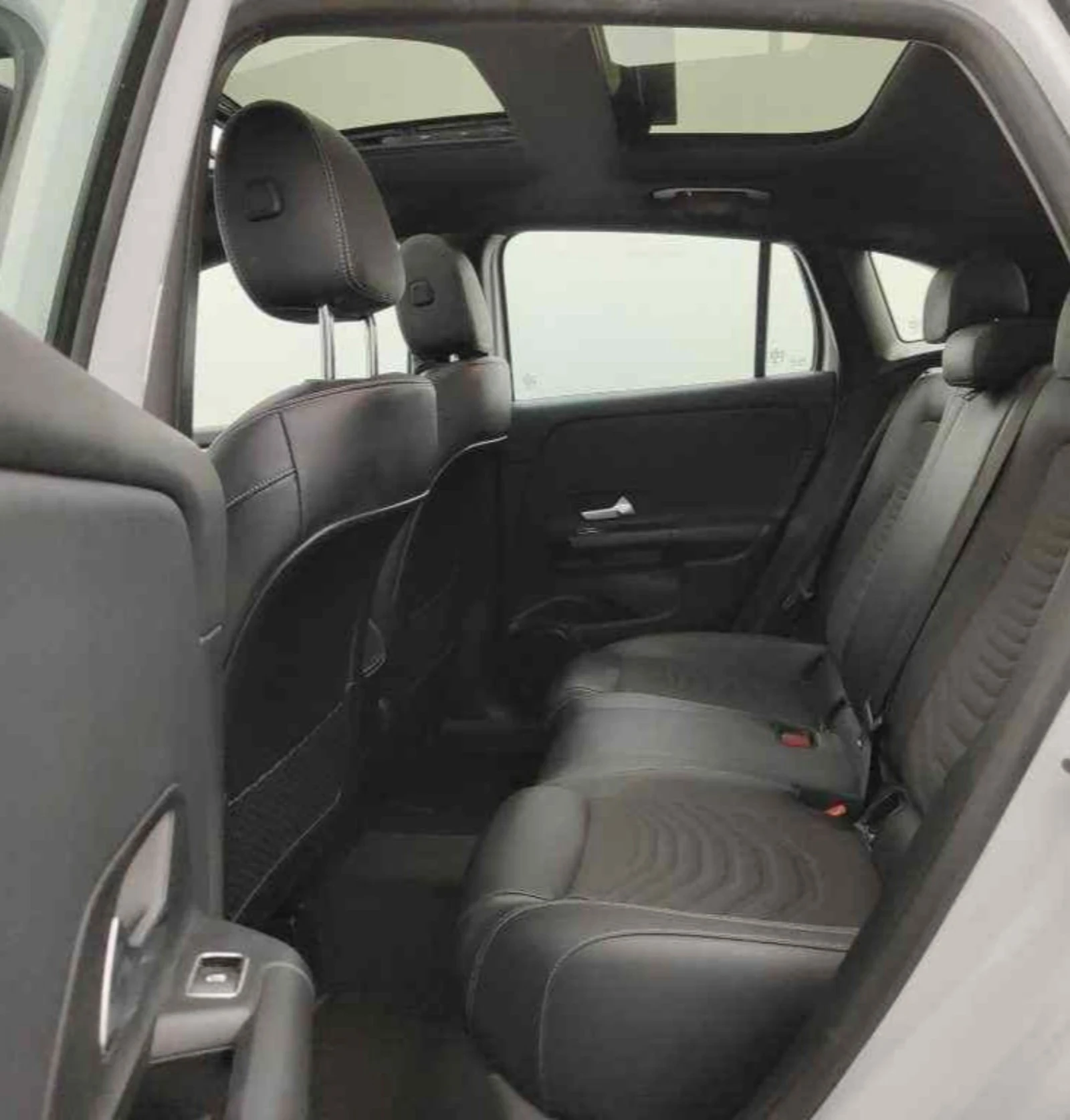 Mercedes-Benz GLA 250 e Kamera.Led.Panorama, снимка 16 - Автомобили и джипове - 54380702