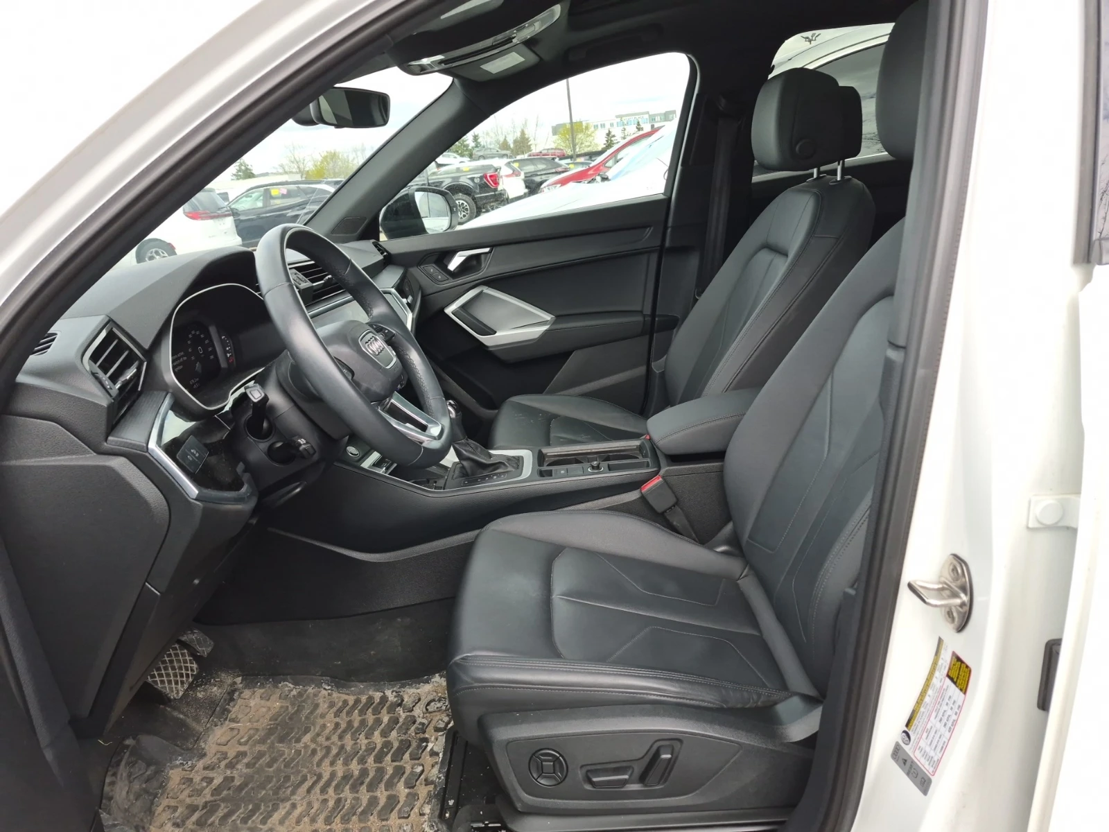 Audi Q3  Komfort 45 TFSI quattro, снимка 9 - Автомобили и джипове - 54454173
