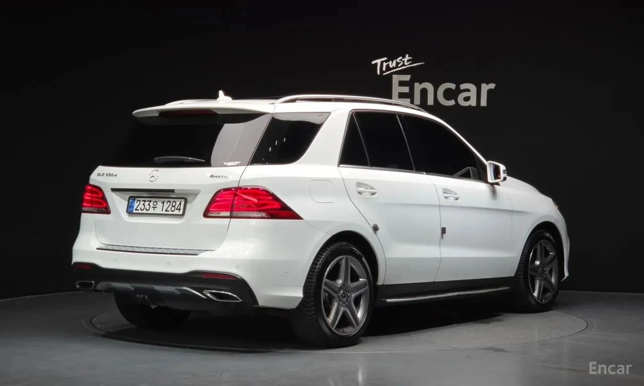 Mercedes-Benz GLE 350  АМГ ПАКЕТ/d 4MATIC Premium/ФИНАНСИРАНЕ, снимка 2 - Автомобили и джипове - 56156080