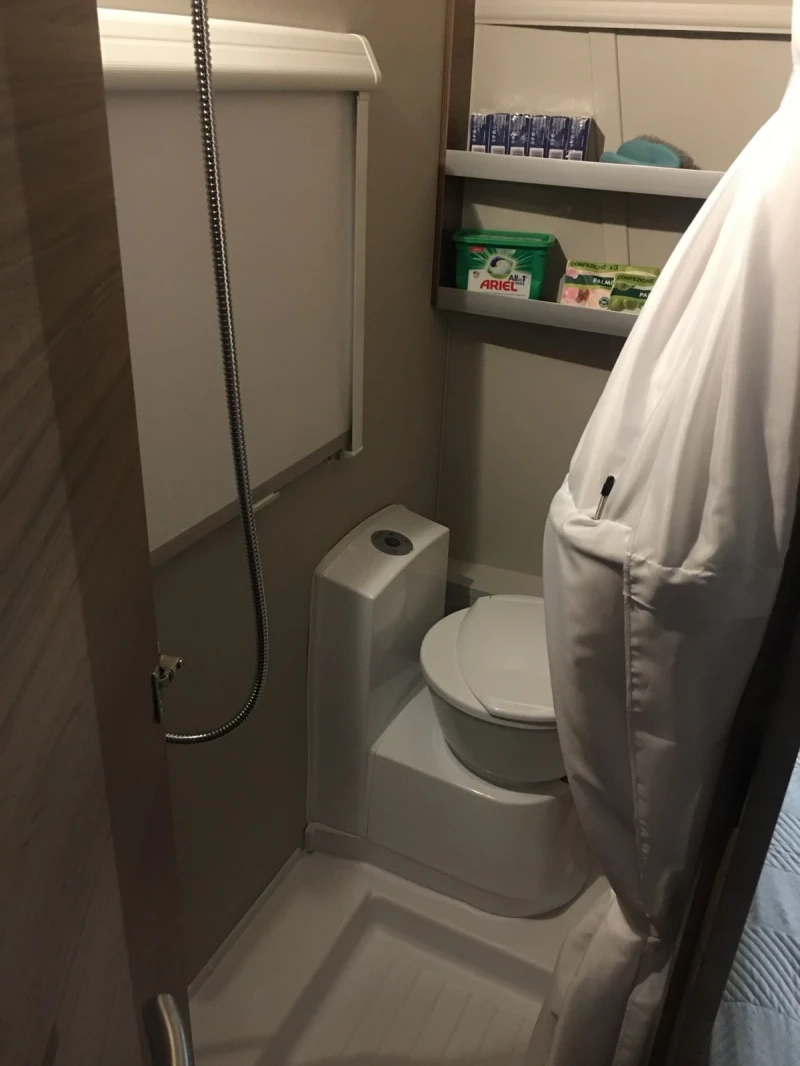 Каравана Knaus, снимка 11 - Каравани и кемпери - 50434495