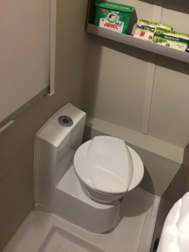 Каравана Knaus, снимка 7 - Каравани и кемпери - 50434495