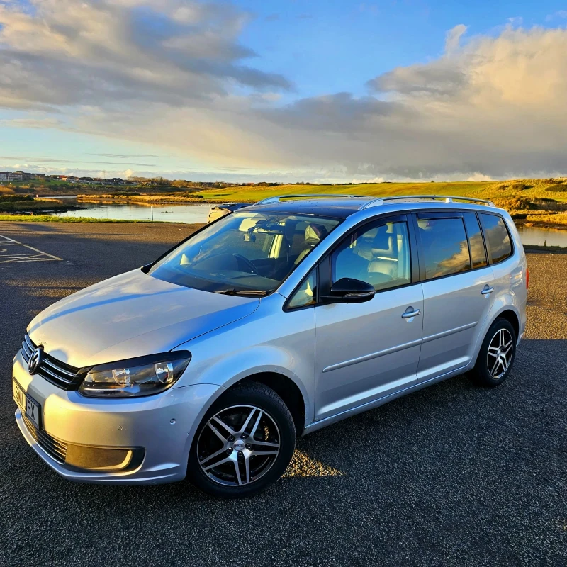 VW Touran 1.6 TDI 105kc * Highline* , снимка 1 - Автомобили и джипове - 48913150