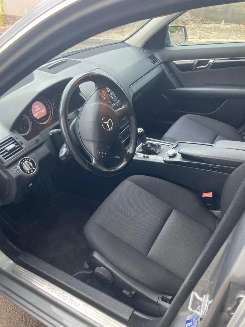 Mercedes-Benz C 180, снимка 5 - Автомобили и джипове - 52309655