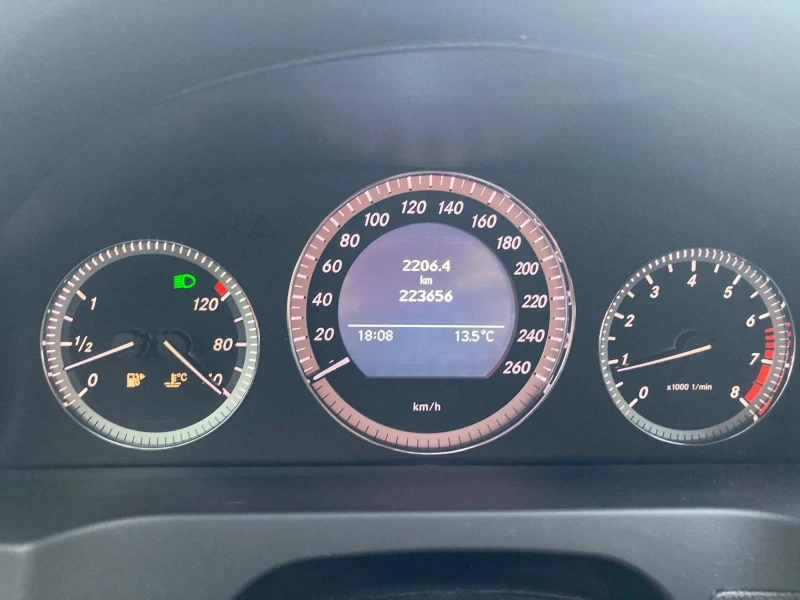 Mercedes-Benz C 180, снимка 6 - Автомобили и джипове - 52309655
