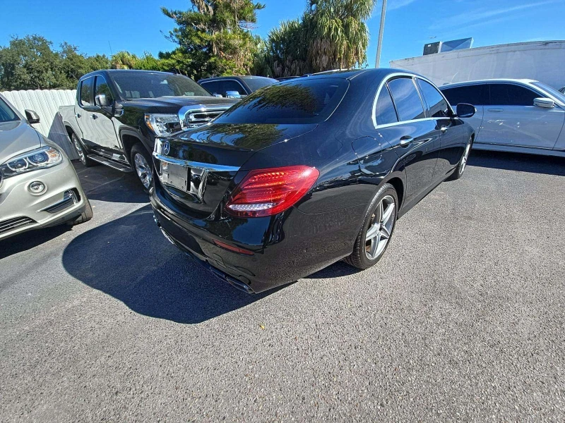 Mercedes-Benz E 300, снимка 3 - Автомобили и джипове - 53345402