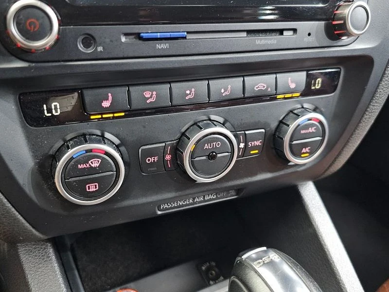 VW Jetta * 2.0* TDI* , снимка 16 - Автомобили и джипове - 55723361
