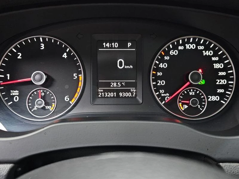 VW Jetta * 2.0* TDI* , снимка 8 - Автомобили и джипове - 55723361