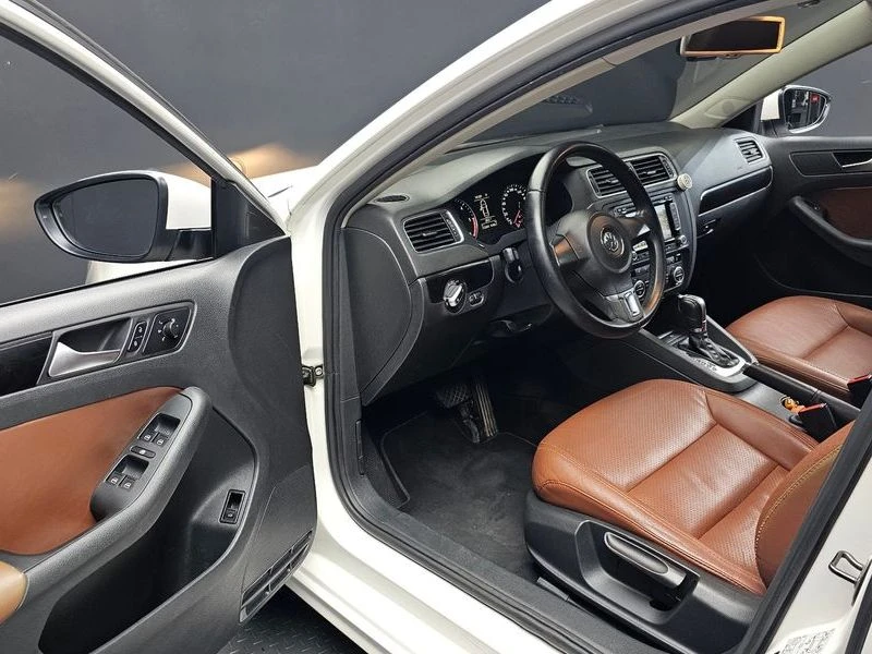 VW Jetta * 2.0* TDI* , снимка 10 - Автомобили и джипове - 55723361
