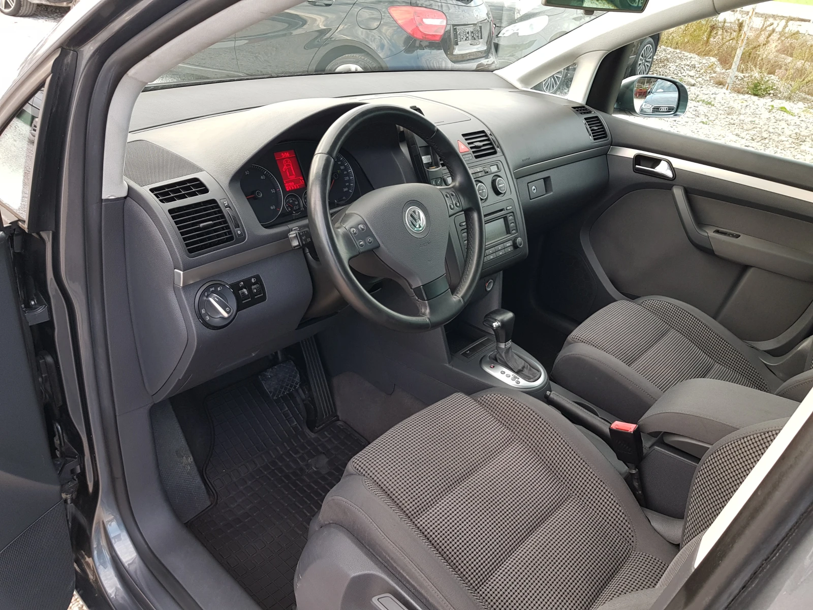 VW Touran 2.0 TDI-140 к.с. АВТОМАТИК 6+ 1 места ЛИЗИНГ - изображение 9