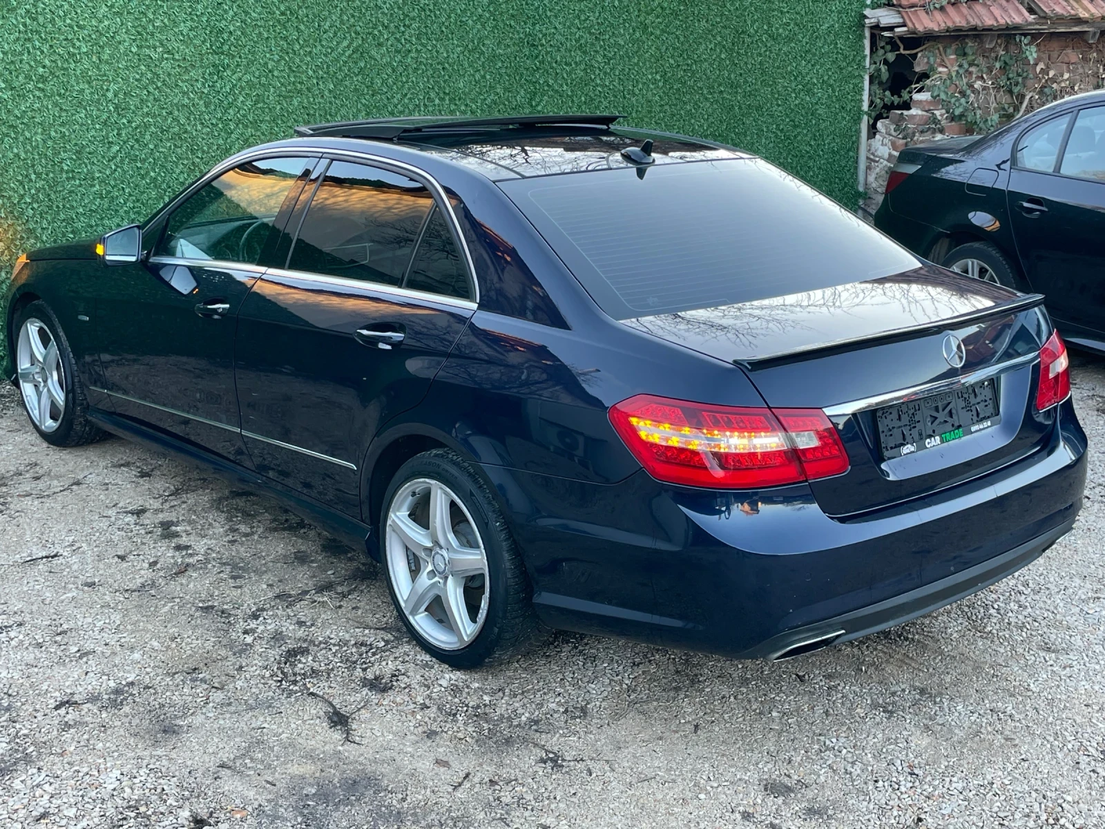 Mercedes-Benz E 350 AMG/ПАНО/DISTRONIC/ШИТО ТАБЛО/МЪРТВА ЗОНА/МЕМОРИ - изображение 6