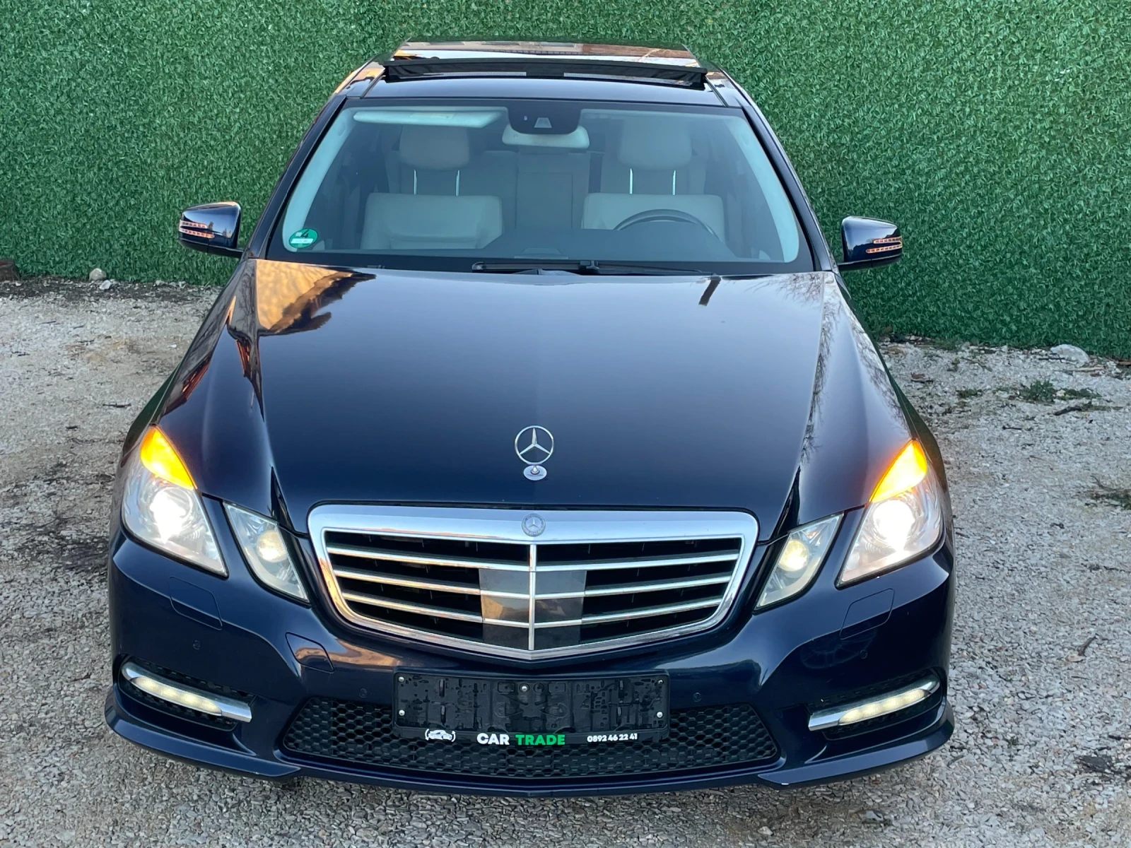 Mercedes-Benz E 350 AMG/ПАНО/DISTRONIC/ШИТО ТАБЛО/МЪРТВА ЗОНА/МЕМОРИ - изображение 2