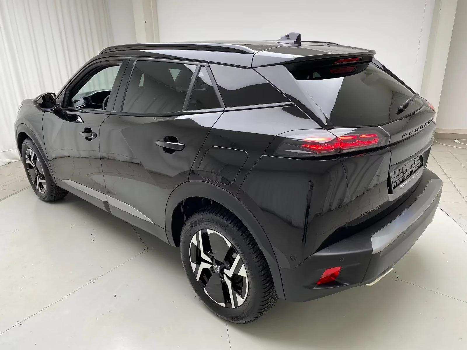 Peugeot 2008 Allure 1.2 e-THP, снимка 4 - Автомобили и джипове - 53973400