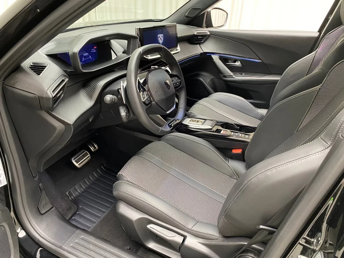 Peugeot 2008 Allure 1.2 e-THP, снимка 6 - Автомобили и джипове - 53973400