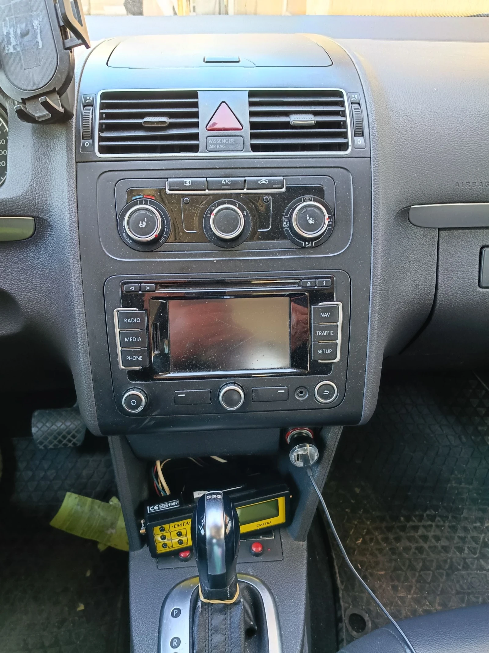 VW Touran Фабричен метан , снимка 5 - Автомобили и джипове - 54334294