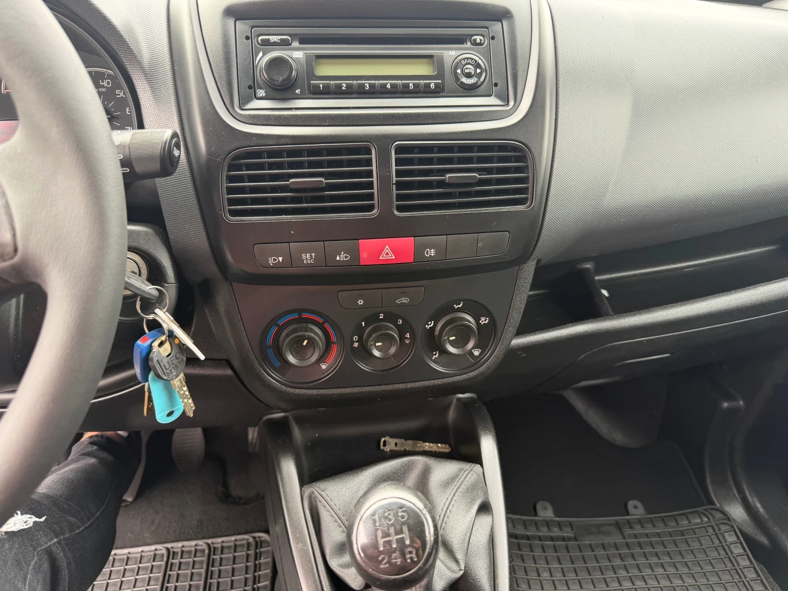 Fiat Doblo 1.3 m-jet, снимка 9 - Автомобили и джипове - 54484842