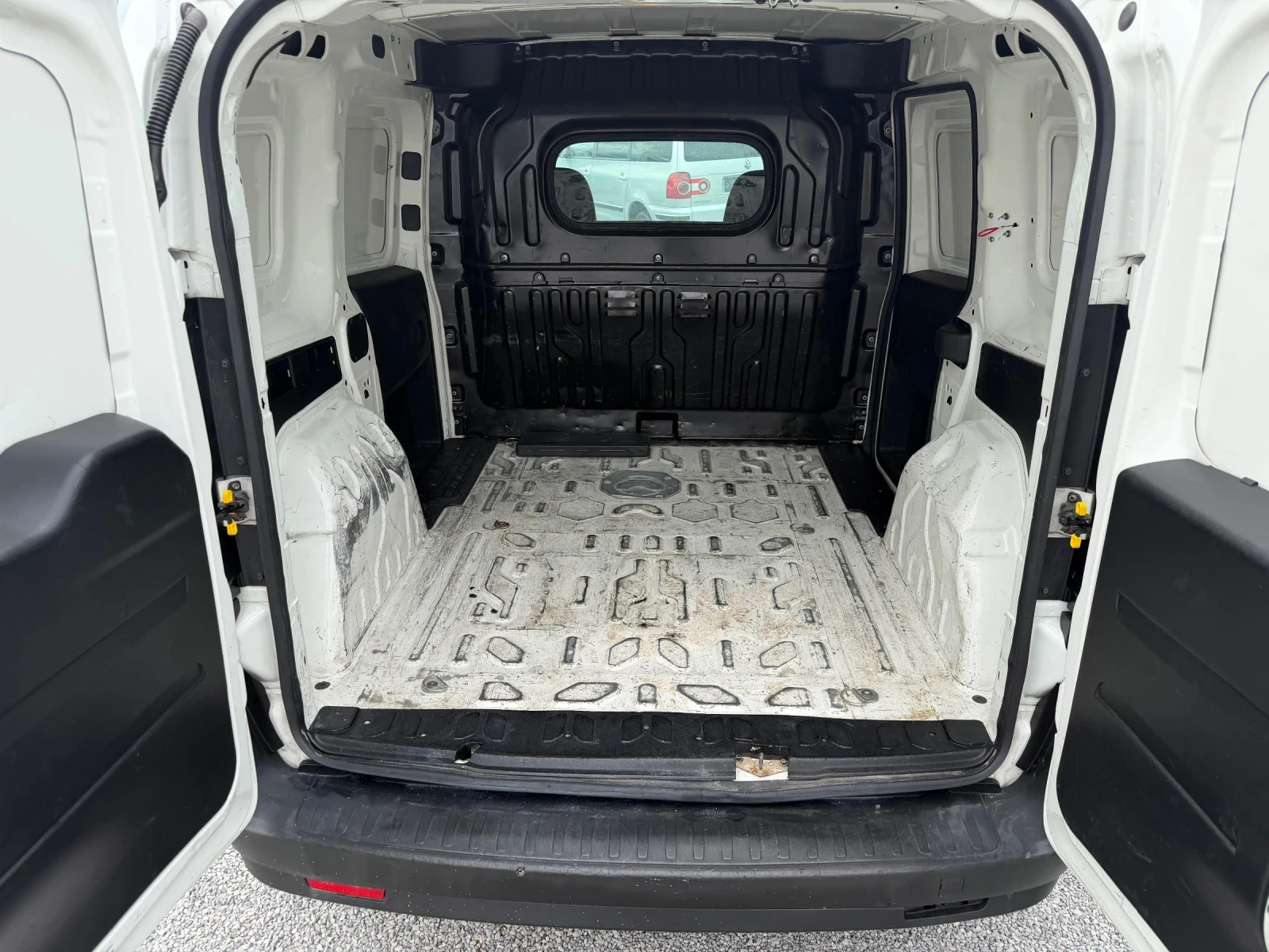 Fiat Doblo 1.3 m-jet, снимка 11 - Автомобили и джипове - 54484842