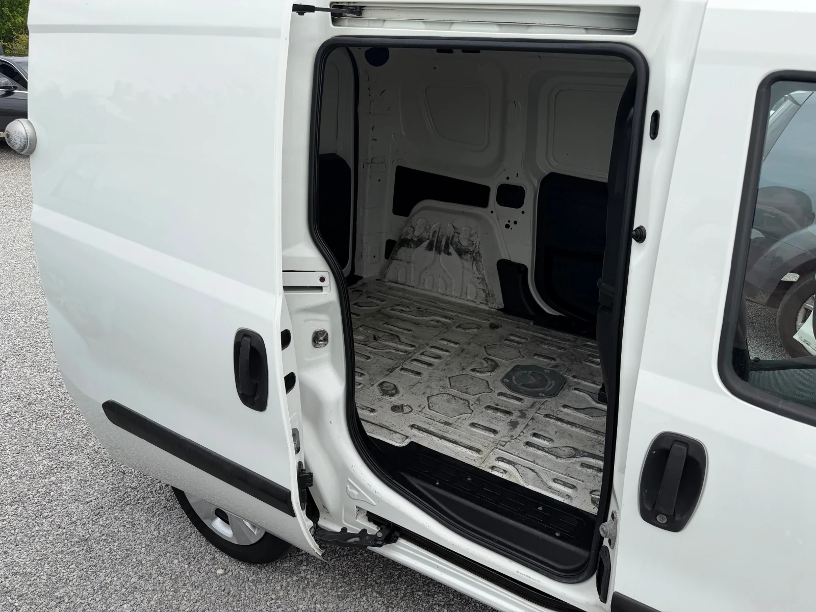 Fiat Doblo 1.3 m-jet, снимка 12 - Автомобили и джипове - 54484842
