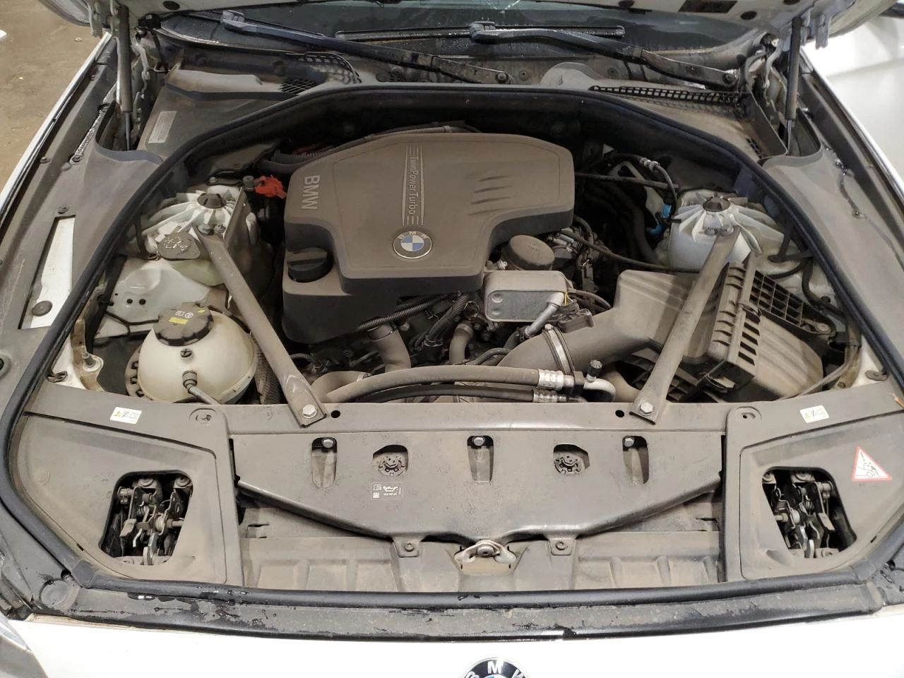 BMW 528 2.0l Xi, снимка 11 - Автомобили и джипове - 54919408