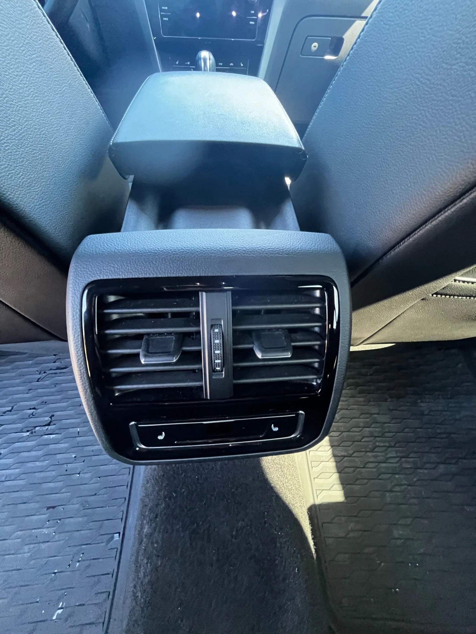 VW Arteon R Line, снимка 9 - Автомобили и джипове - 55659096