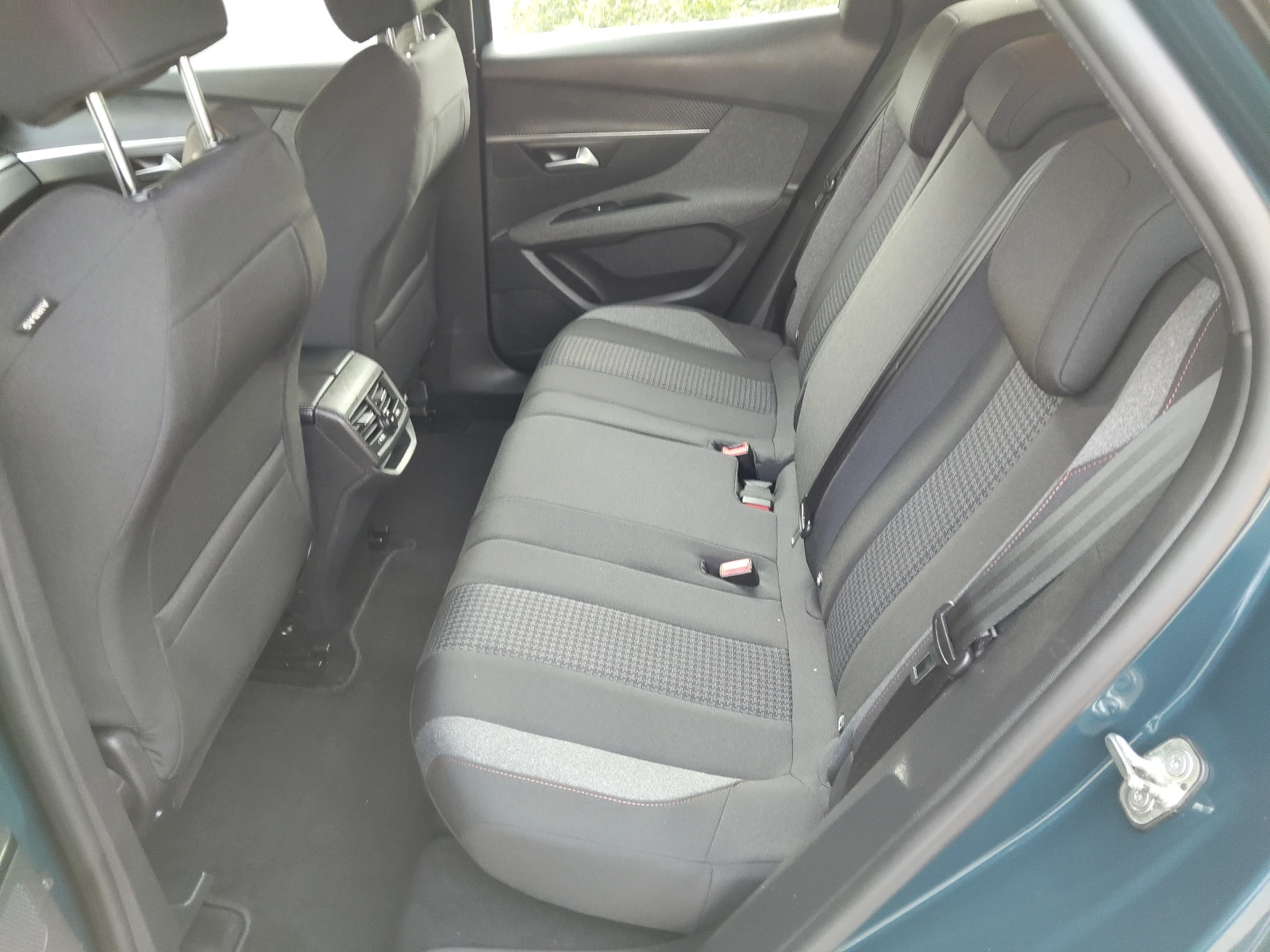 Peugeot 3008 1, 5d 131ps AUTOMATIC, снимка 8 - Автомобили и джипове - 55768038