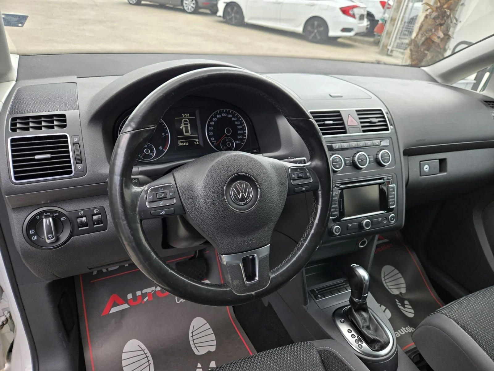 VW Touran 2.0TDI-140кс= АВТОМАТ= НАВИ= АВТОПИЛОТ= ПАРКТРОНИК, снимка 8 - Автомобили и джипове - 55954604