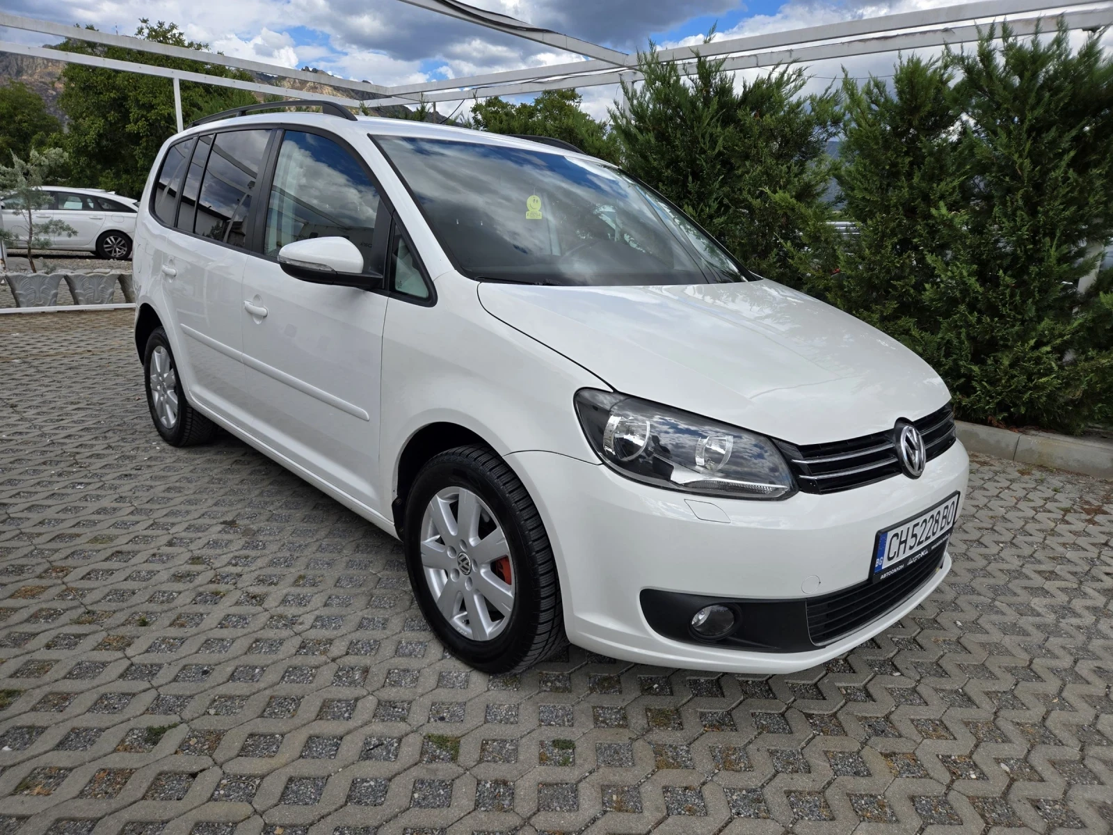 VW Touran 2.0TDI-140кс= АВТОМАТ= НАВИ= АВТОПИЛОТ= ПАРКТРОНИК, снимка 2 - Автомобили и джипове - 55954604