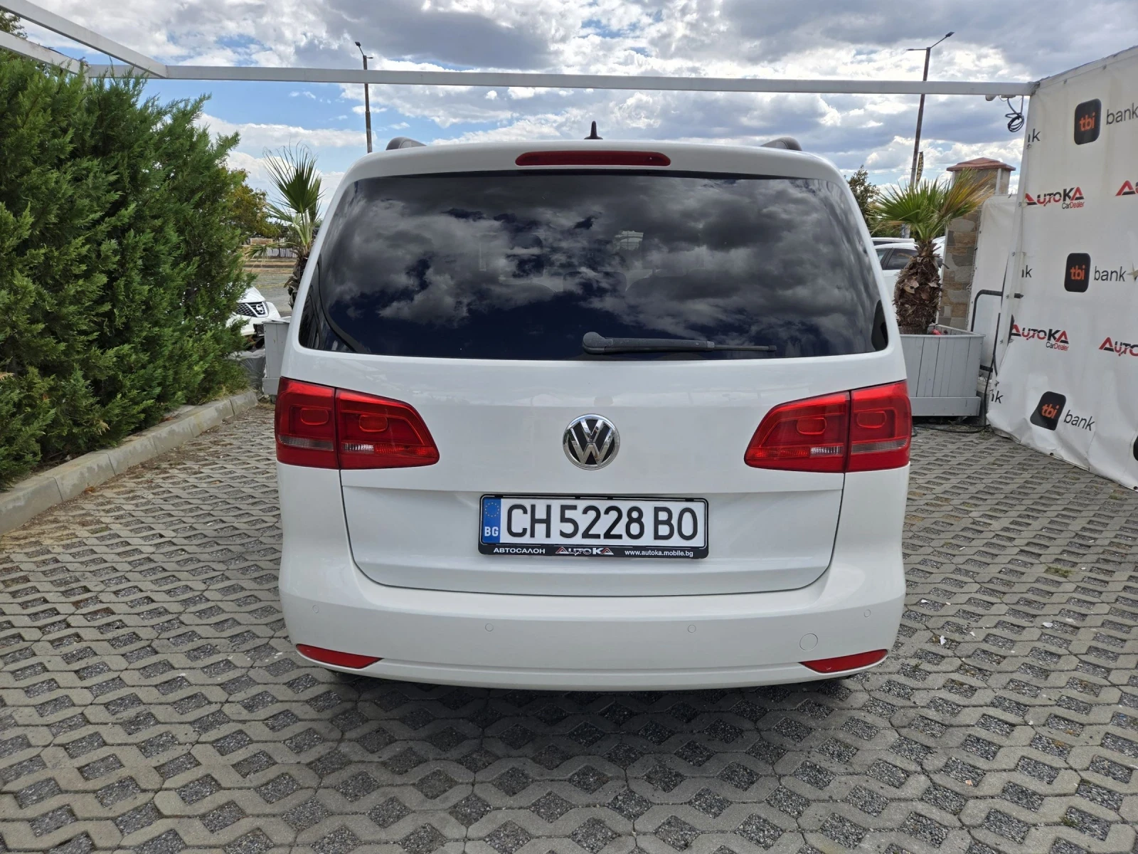 VW Touran 2.0TDI-140кс= АВТОМАТ= НАВИ= АВТОПИЛОТ= ПАРКТРОНИК, снимка 4 - Автомобили и джипове - 55954604