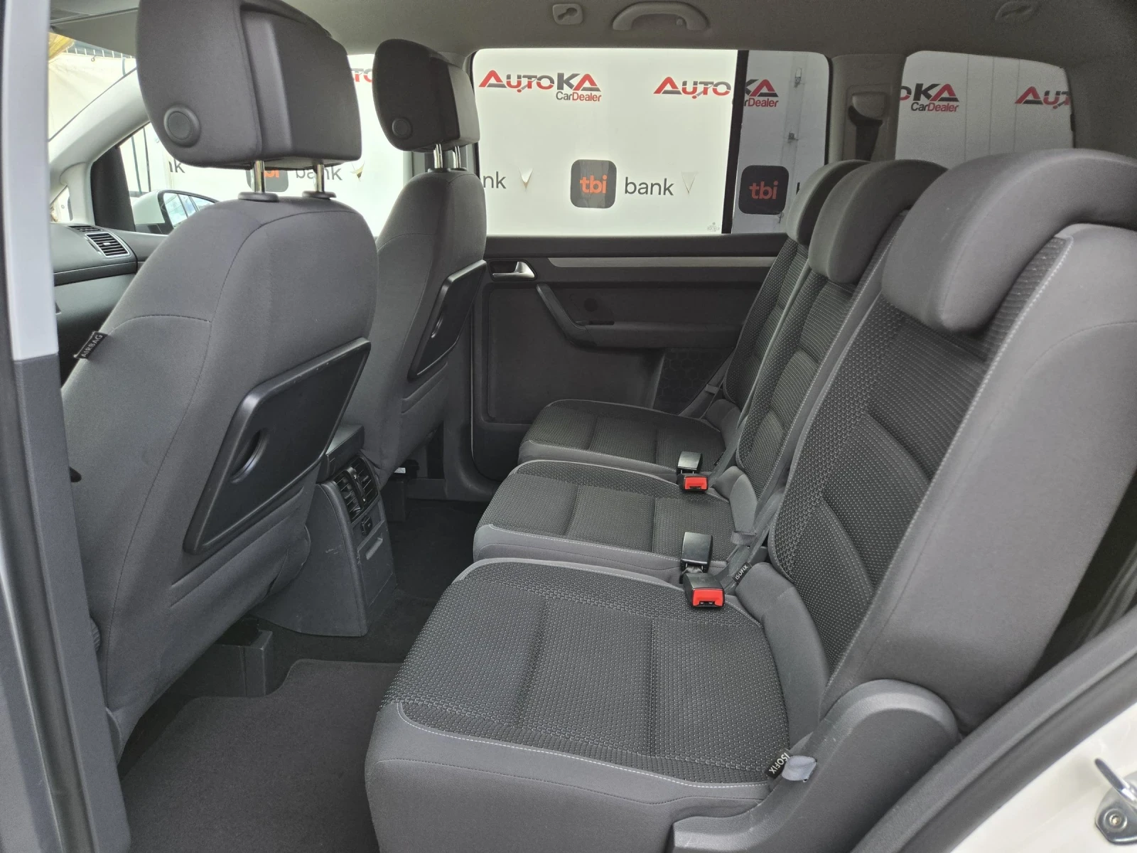 VW Touran 2.0TDI-140кс= АВТОМАТ= НАВИ= АВТОПИЛОТ= ПАРКТРОНИК, снимка 9 - Автомобили и джипове - 55954604